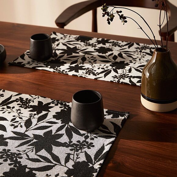 NWT SIMONS Contrasting flowers tapestry placemats Set of 2 - Picture 1 of 5